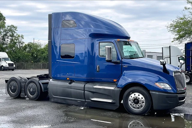 Pre-Owned 2022 International LT625 6x4 Sleeper