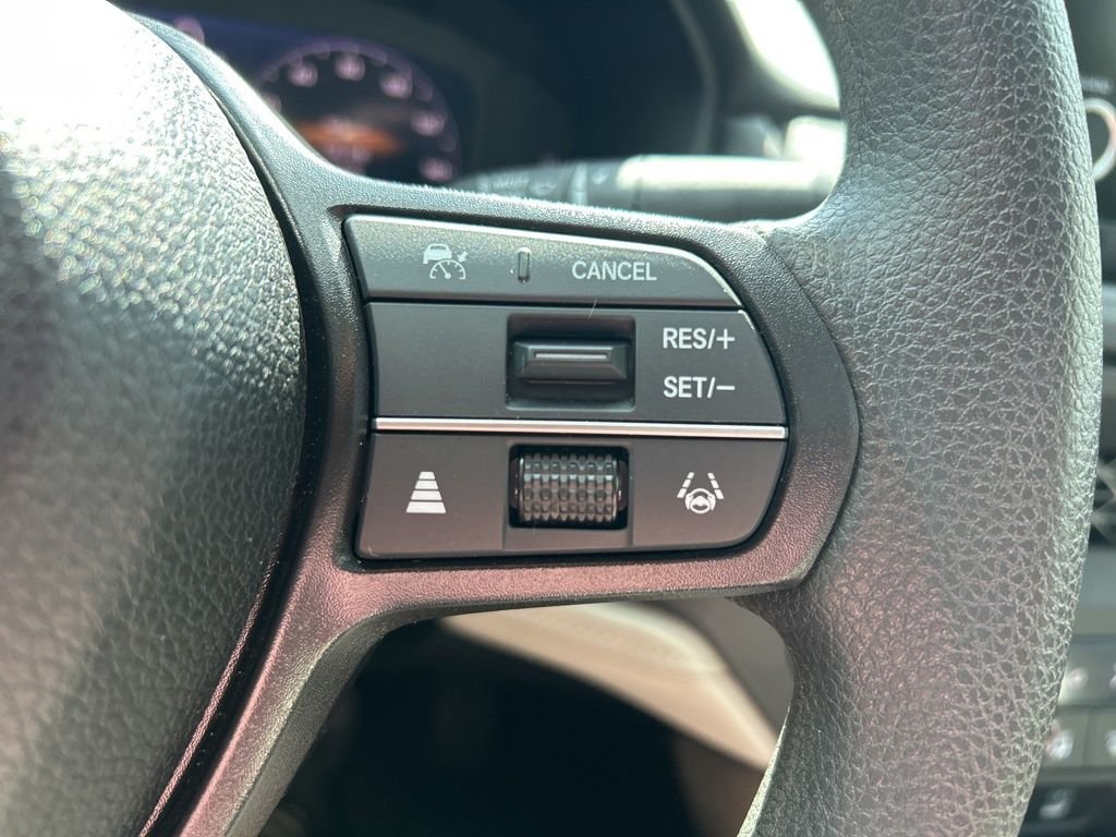 Used 2025  Honda SE image 27