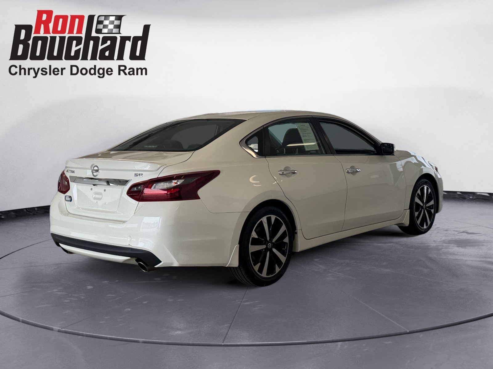 Used 2018 Pearl White Nissan 2.5 SR image 2