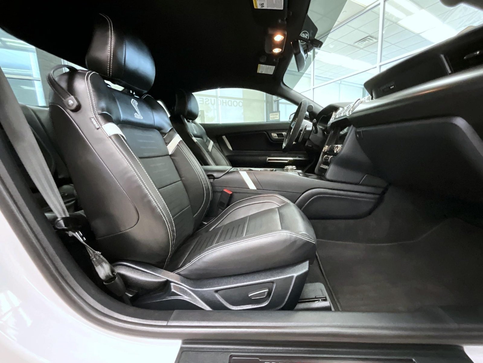 Used 2021 White Ford Shelby GT500 image 21