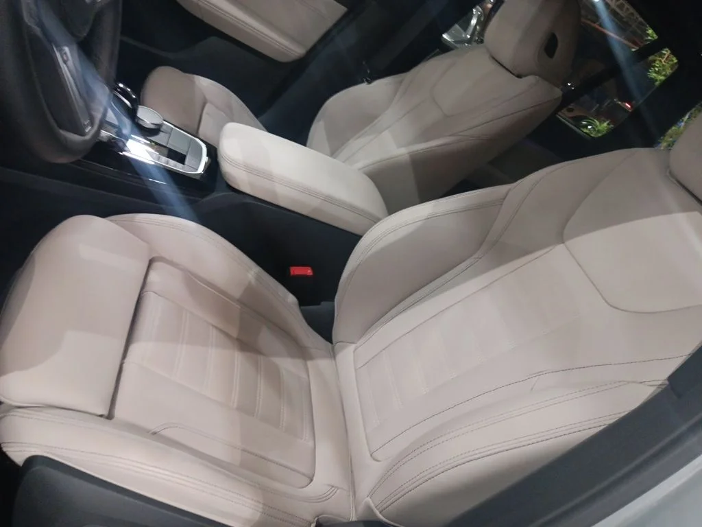 Used 2024 Gray BMW xDrive30i image 6