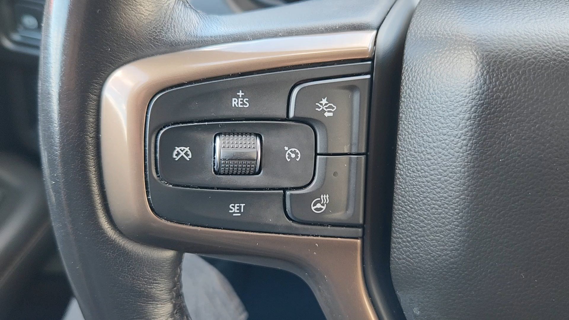 Used 2021 Iridescent Pearl Tricoat Chevrolet High Country image 13