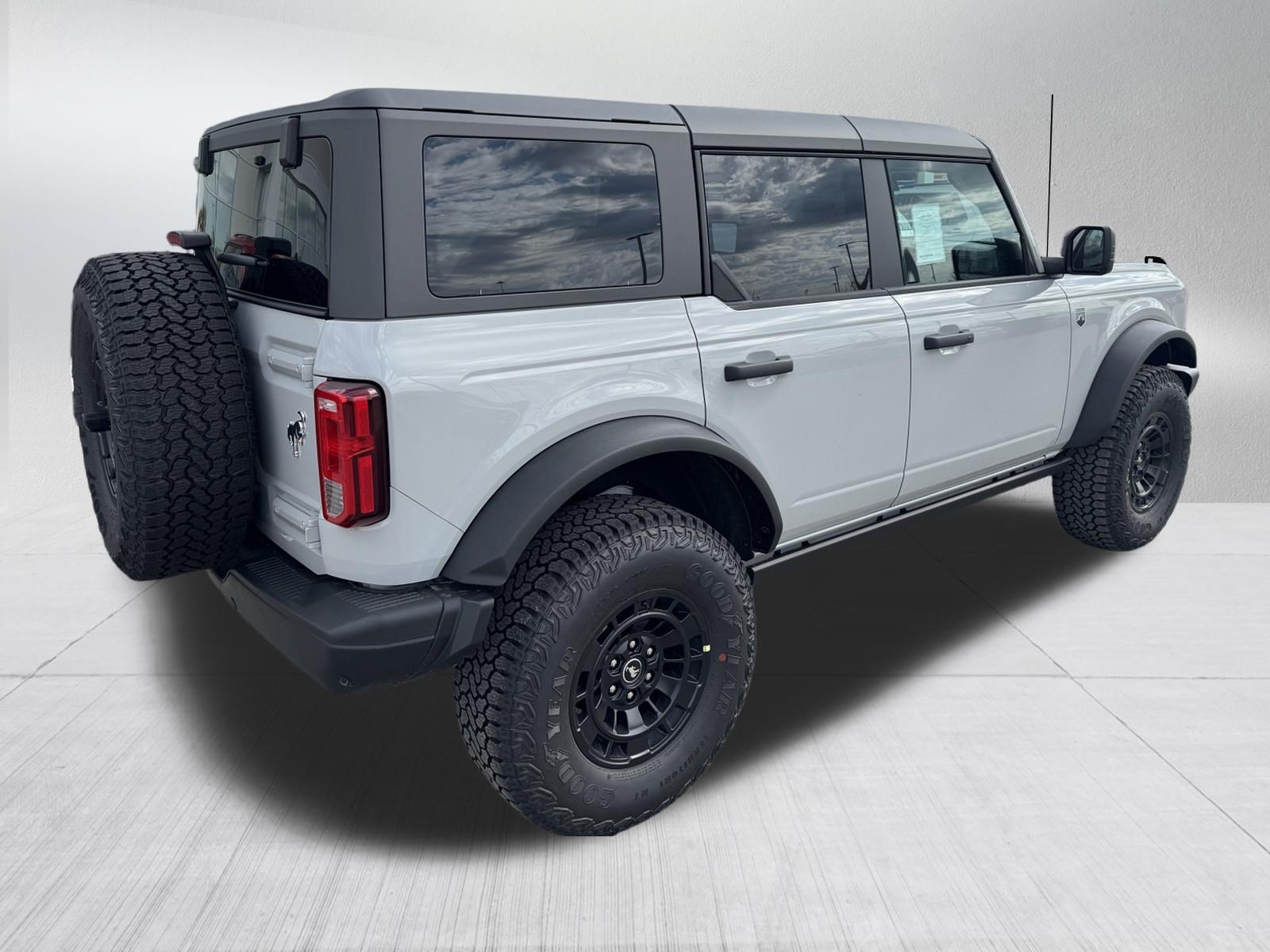 New 2026 Avalanche Gray Ford Badlands image 4
