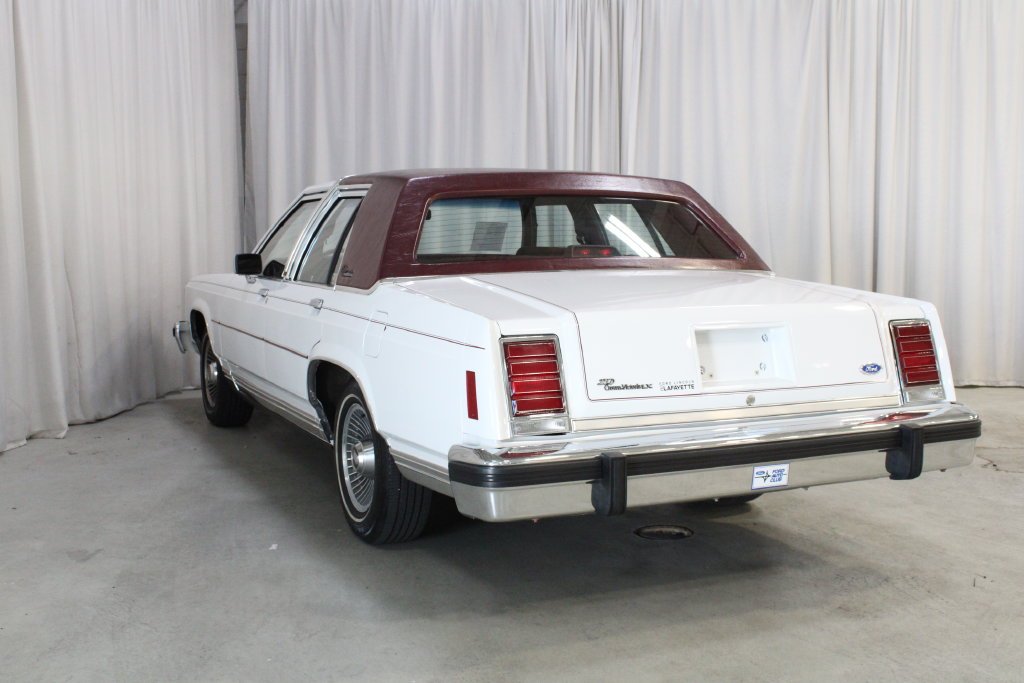 Used 1987 White Ford LX image 19