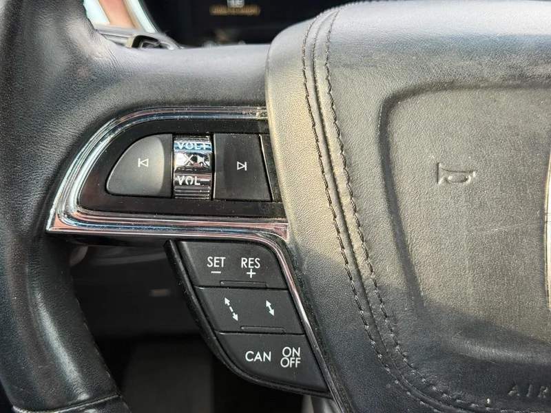 Used 2020 Black Lincoln Reserve AWD image 13