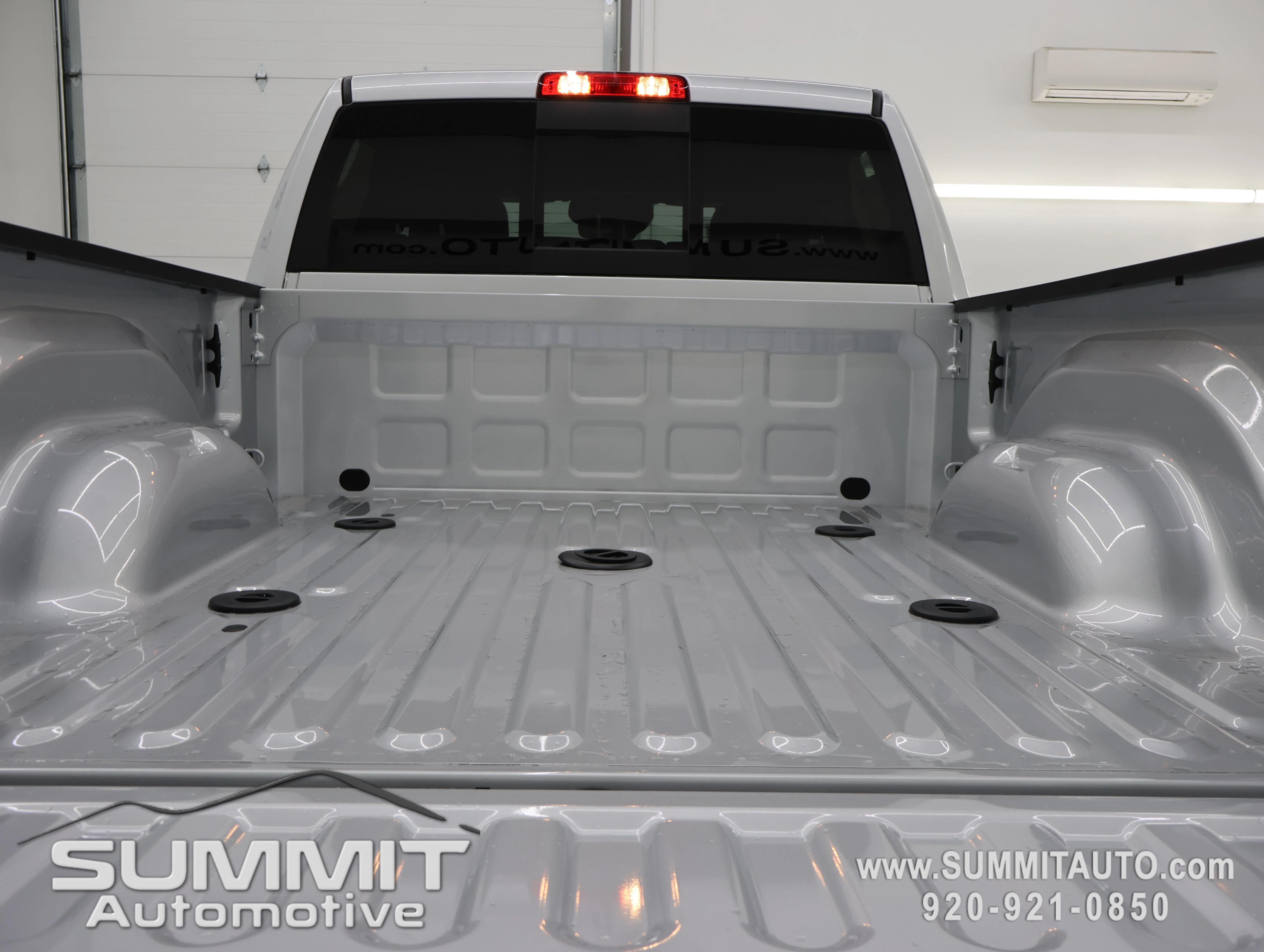 New 2026 Silver-Zynith Exterior Paint RAM Tradesman image 28