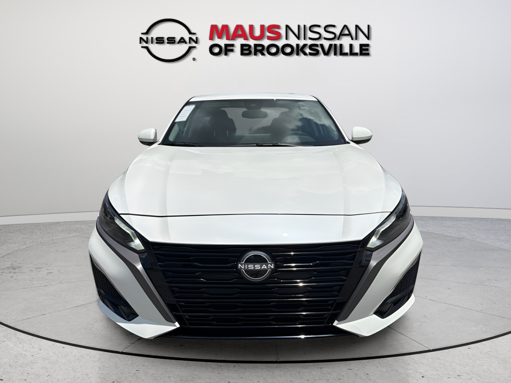 New 2026 White Nissan 2.5 SV image 3