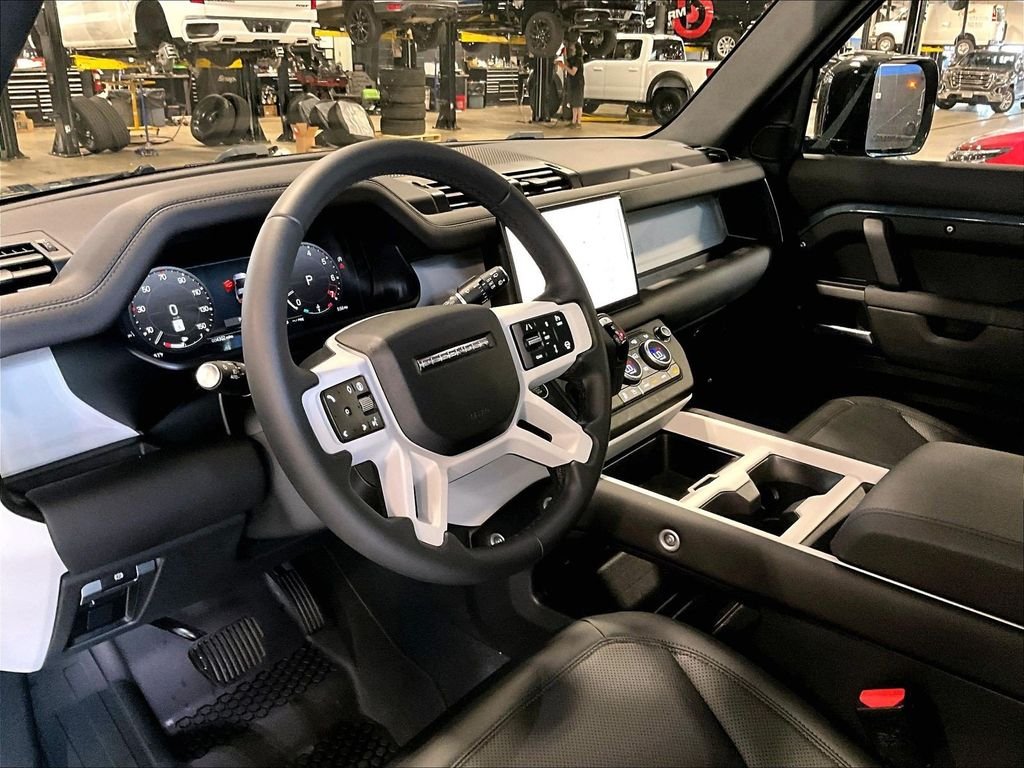 Used 2025 Blue Land Rover S image 8
