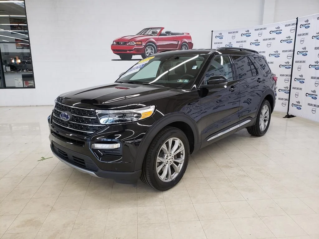 Certified Used 2024 Black Metallic Ford XLT image 3