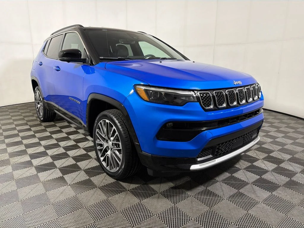 Used 2023 Blue Jeep Limited image 2
