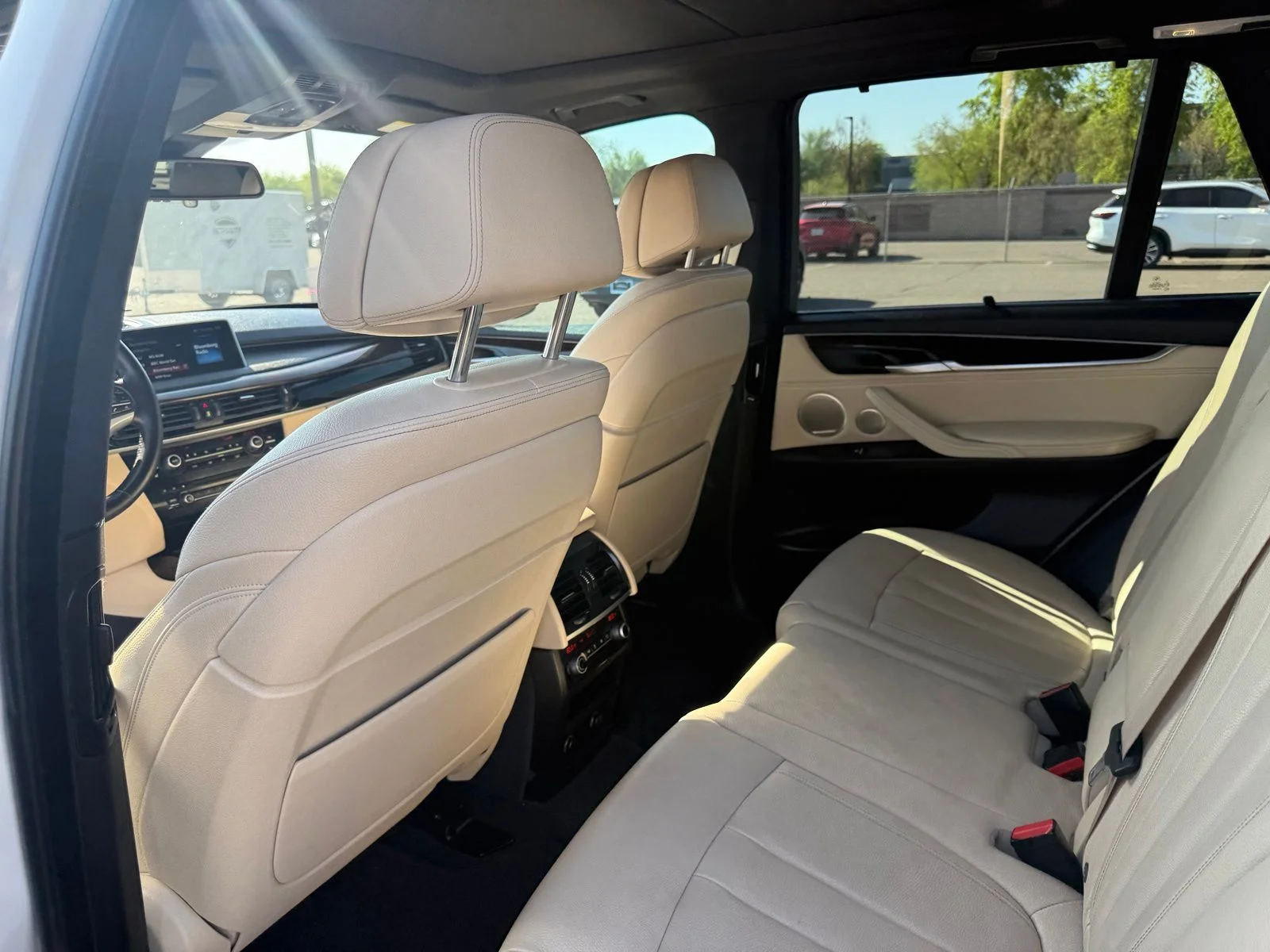 Used 2018 White Metallic BMW xDrive50i image 10