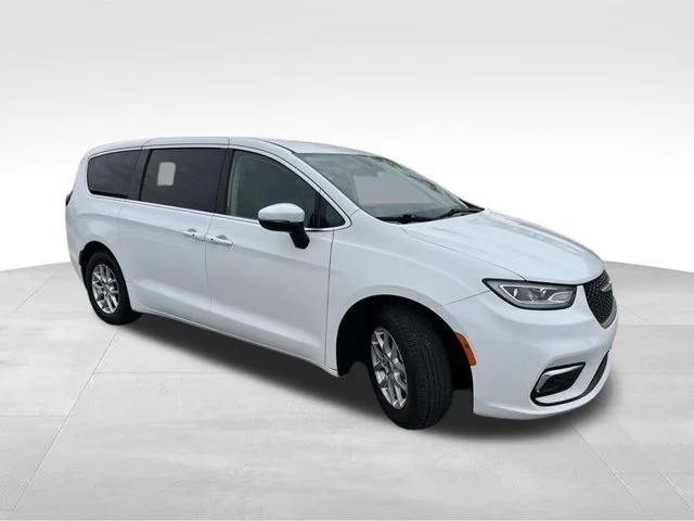 Used 2023 White Chrysler Touring L image 9