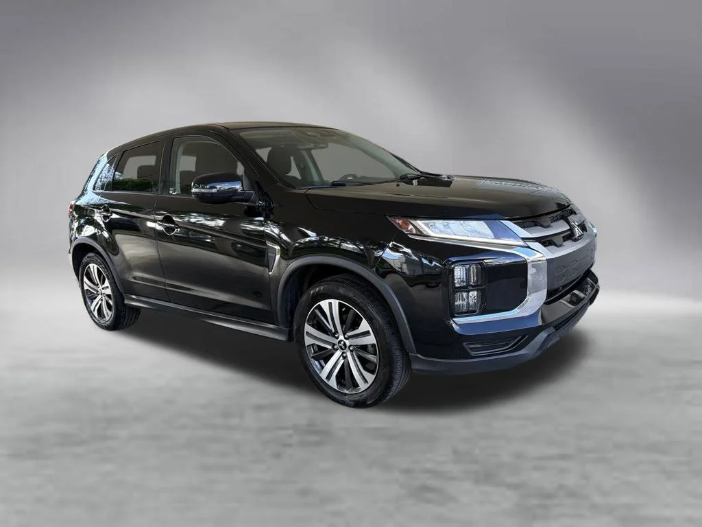 Used 2020 Black Mitsubishi  image 3