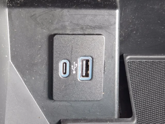Used 2021 Black Metallic Ford LARIAT image 14