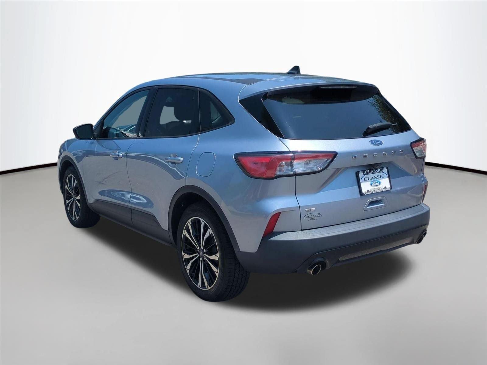 Used 2022 Iced Blue Silver Ford SE image 3