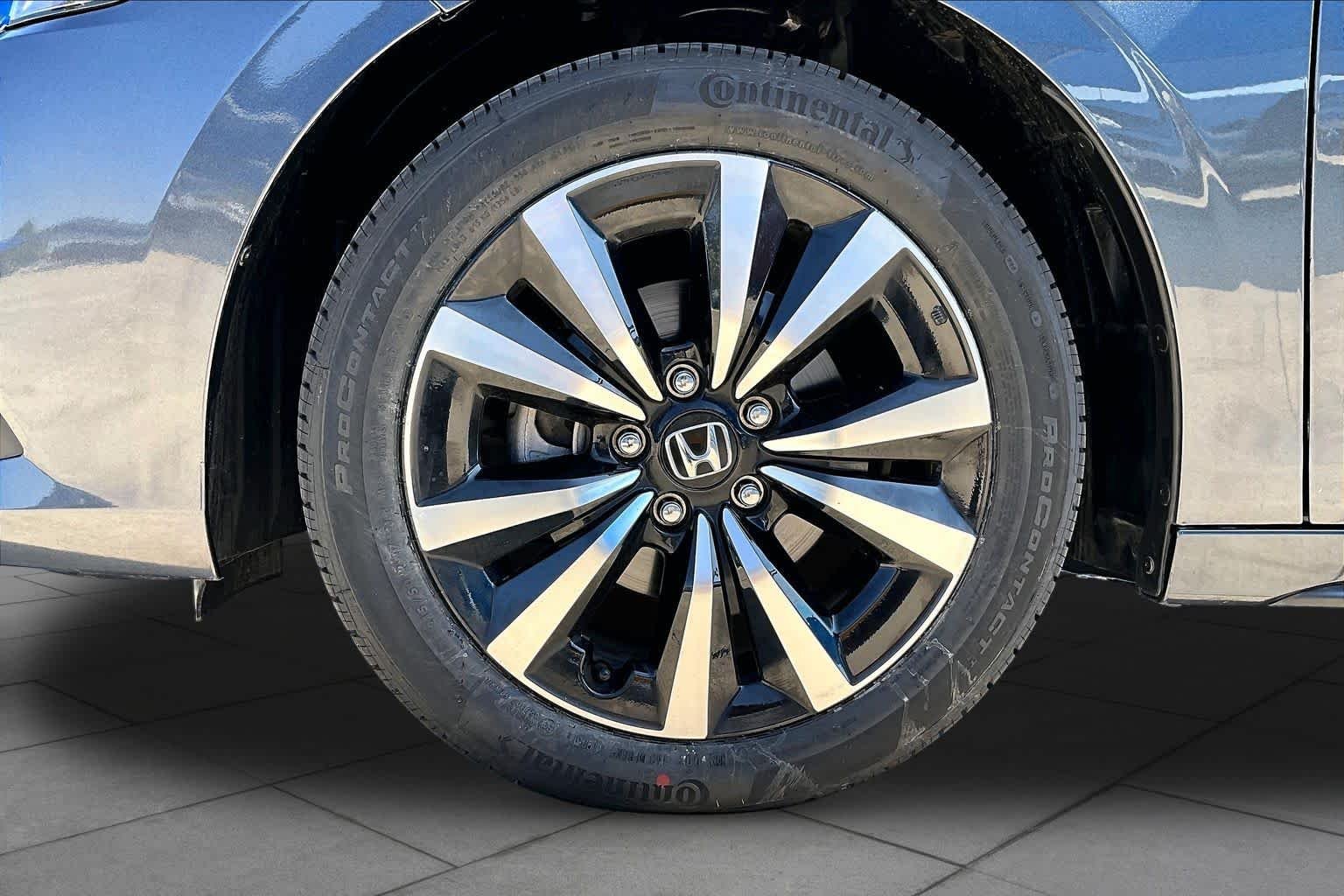 Used 2024 Meteorite Gray Metallic Honda EX-L image 11