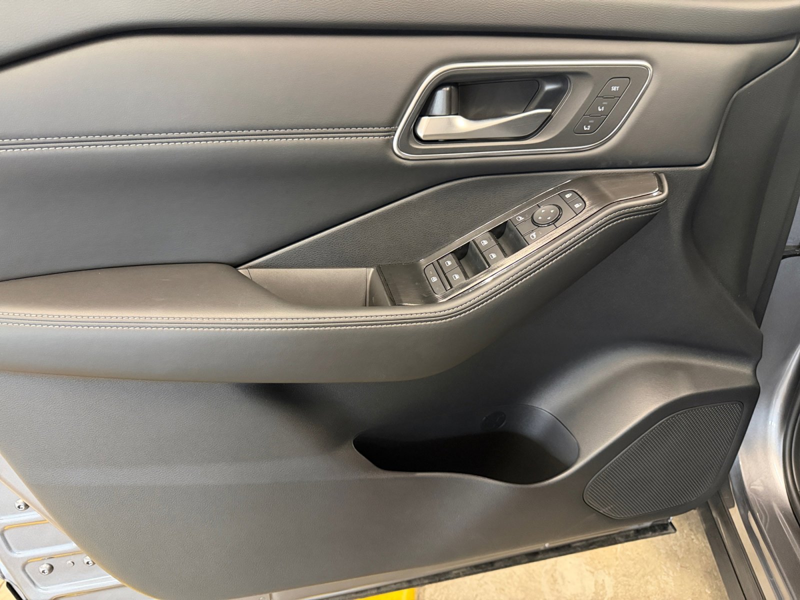New 2026 Gun Metallic Nissan Platinum image 30