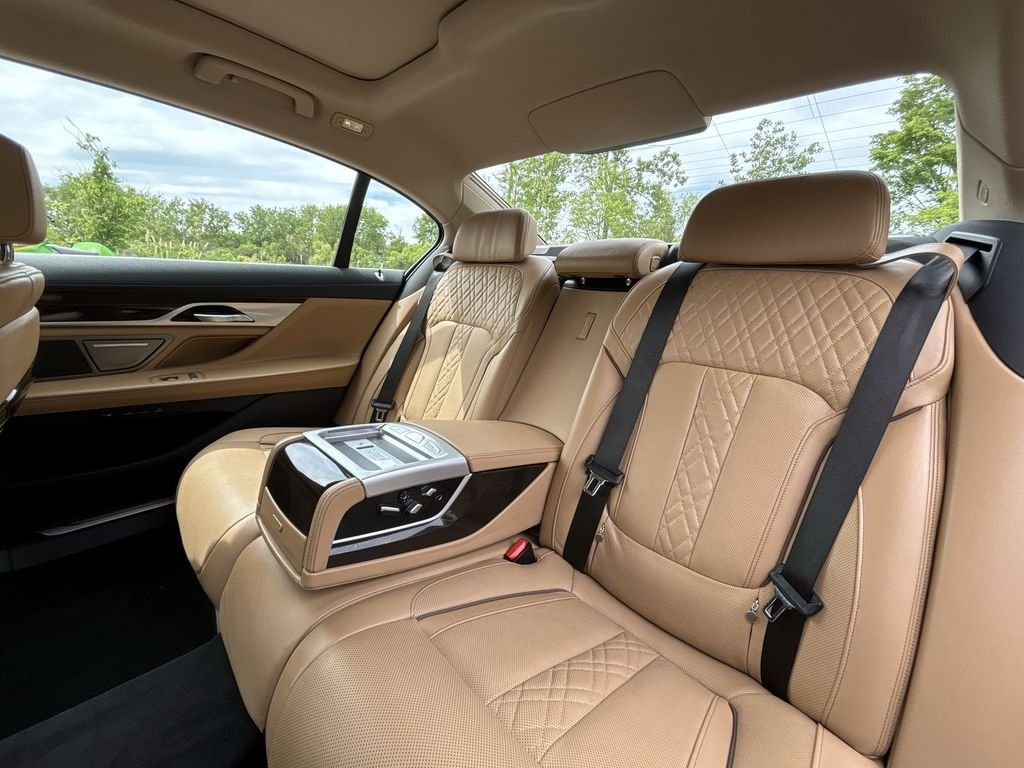 Used 2022 Black BMW 750i xDrive image 26