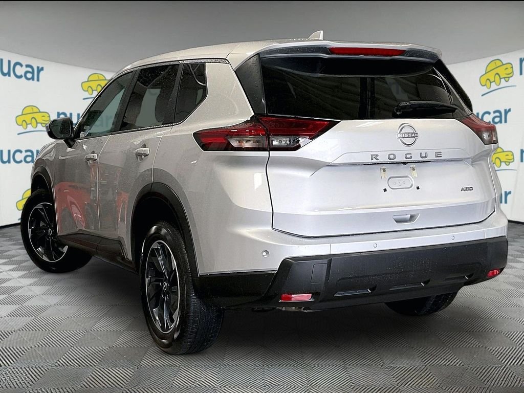Used 2025 Silver Nissan SV image 4