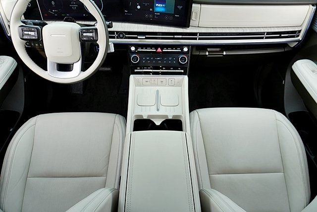 Used 2025 White Hyundai Calligraphy image 27