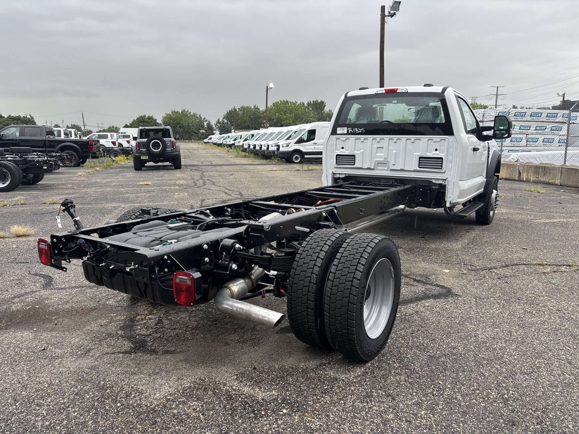 New 2026 Oxford White Ford F-550® XL image 11