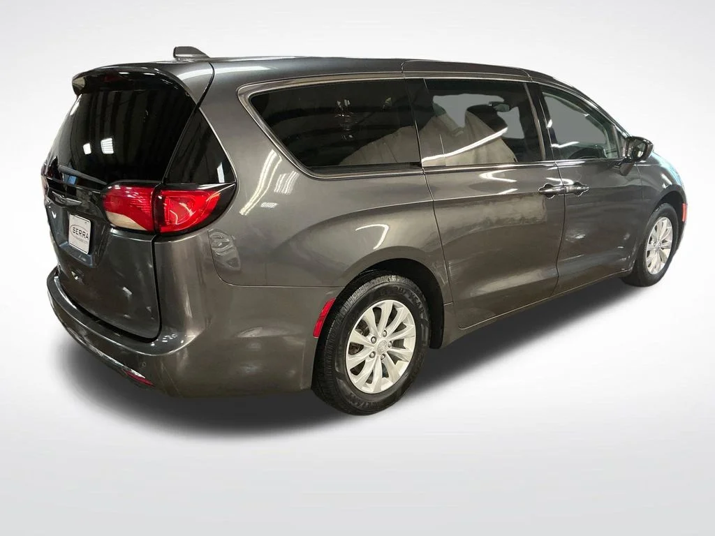 Used 2018 Gray Chrysler Touring Plus image 5