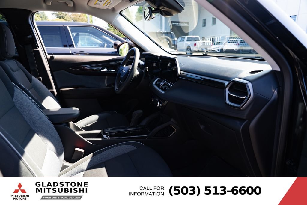 Used 2025 Black Metallic Chevrolet LT image 26