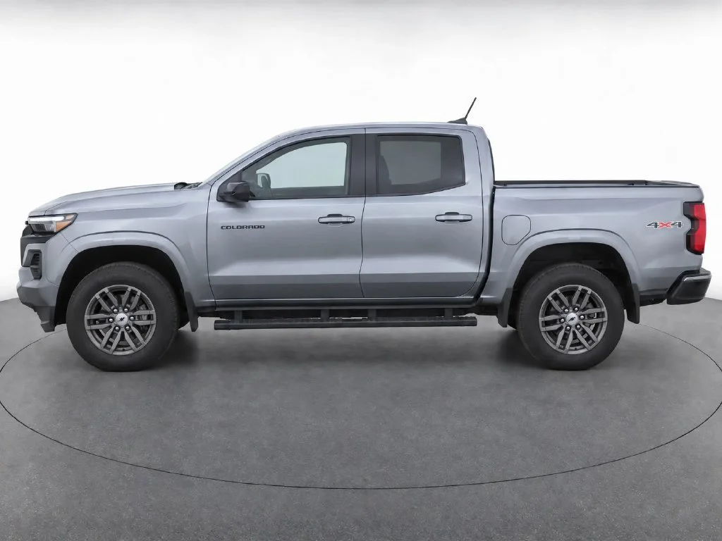2024 Chevrolet Colorado LT - Photo 8