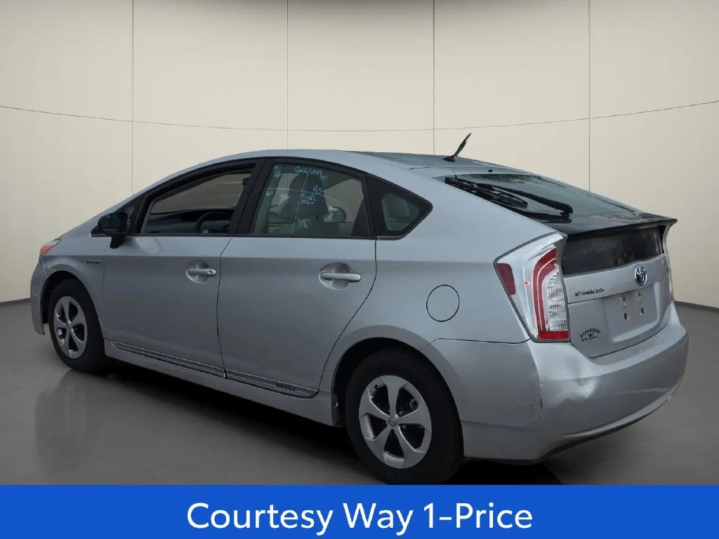 Used 2013 Silver Toyota Two image 7