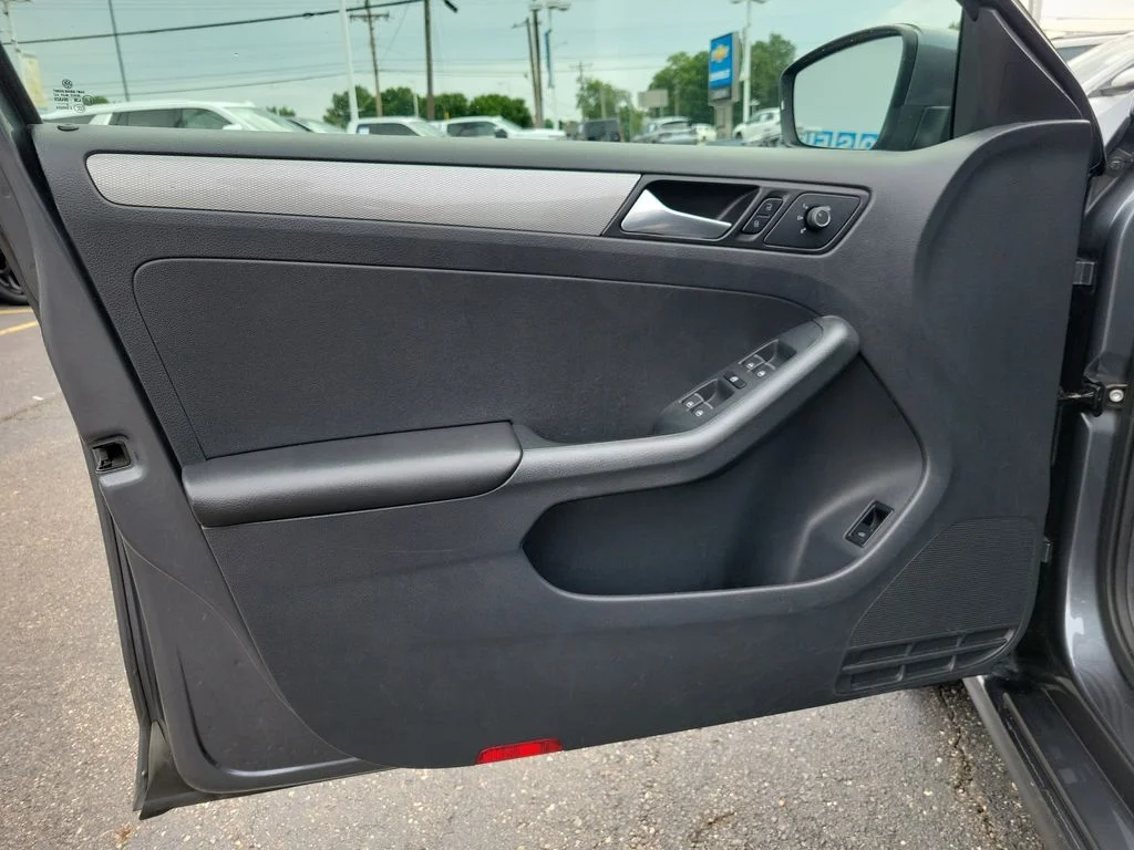 Used 2015 Gray Volkswagen 1.8T SE image 20