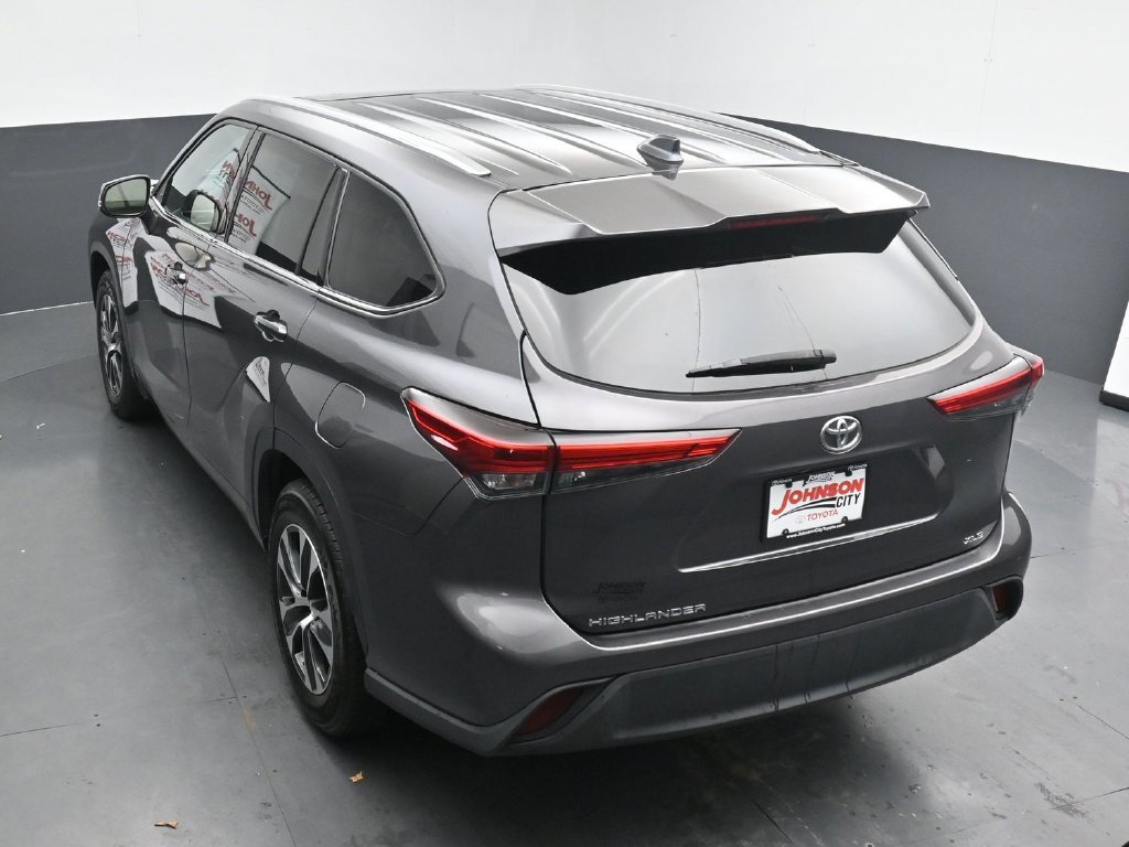 Used 2022 Gray Toyota XLE image 28