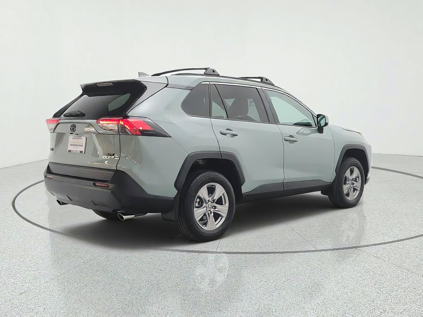 Used 2023 Lunar Rock Toyota XLE FWD (Natl) image 5