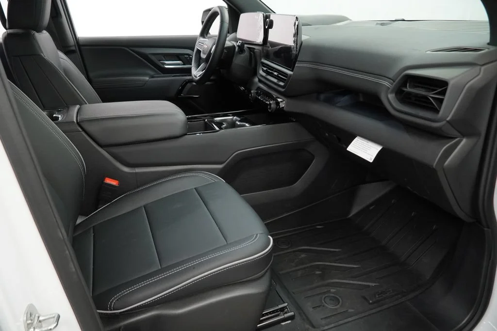 New 2026 Summit White Chevrolet LT - Extended Range image 27