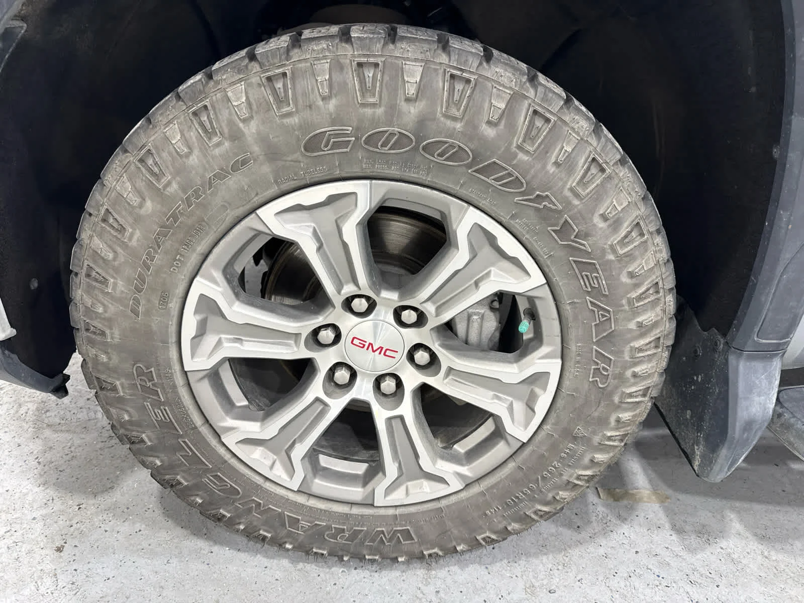 Certified Used 2024 Sterling Metallic GMC SLT image 10