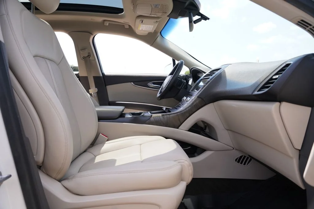 Used 2020 White Lincoln Reserve image 21