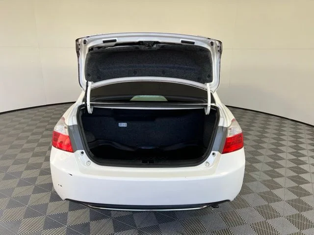 Used 2015 White Honda  image 34