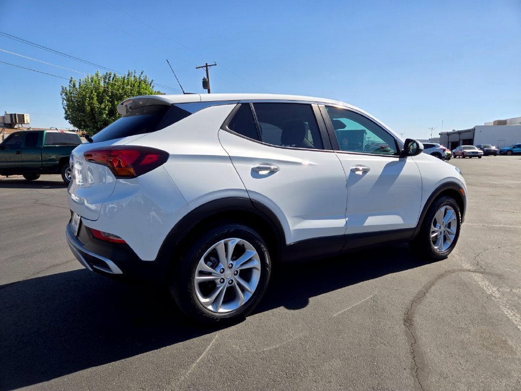 Used 2023 SUMMIT WHITE Buick Preferred image 6