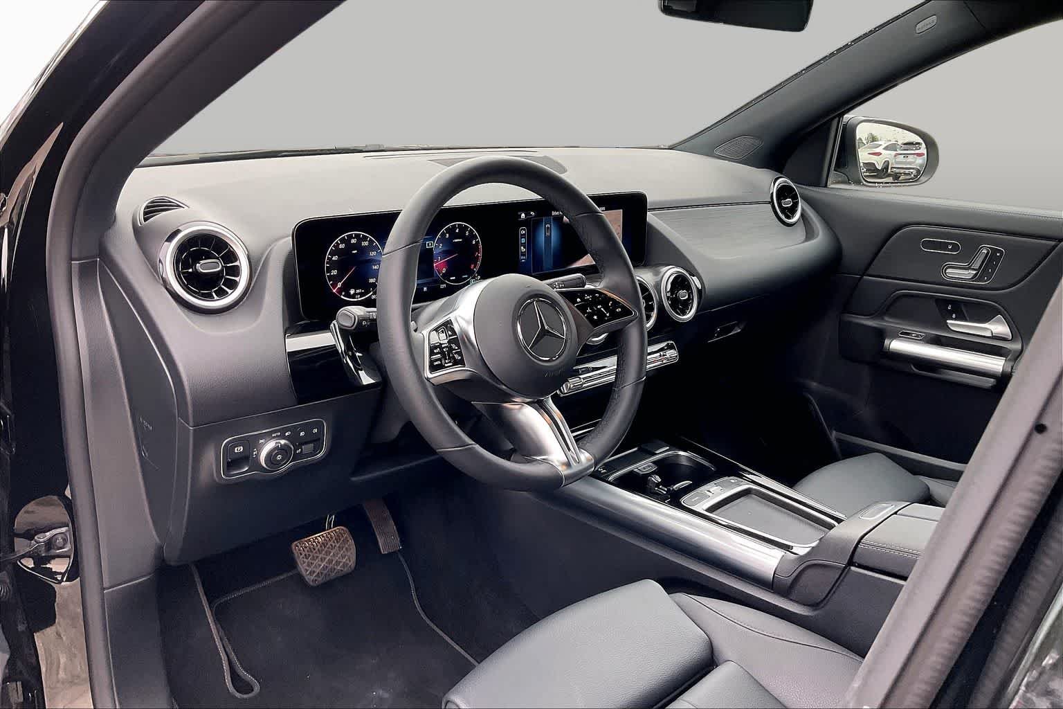 Used 2026 Cosmos Black Metallic Mercedes-Benz GLA 250 image 17