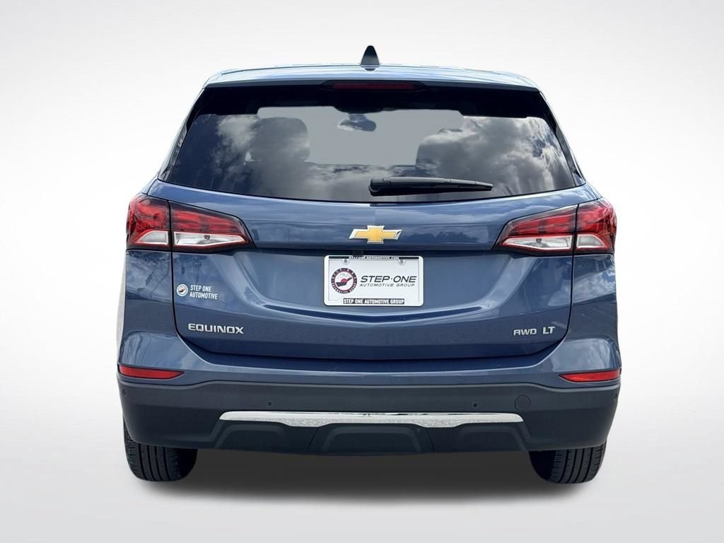 Used 2024 Lakeshore Blue Metallic Chevrolet LT image 5