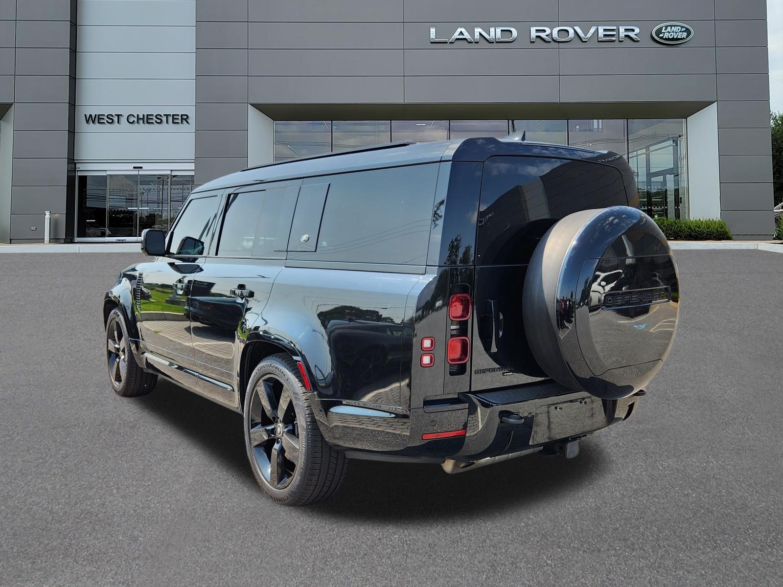 Used 2023 Santorini Black Land Rover X-Dynamic SE image 3