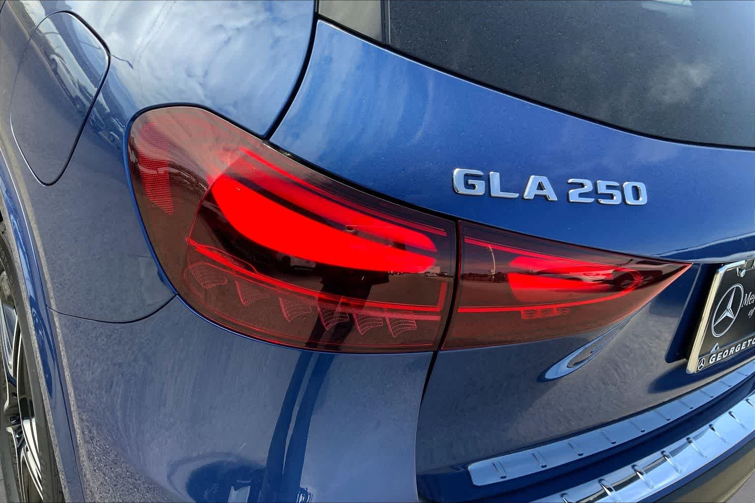 Used 2025 Starling Blue Metallic Mercedes-Benz GLA 250 image 7