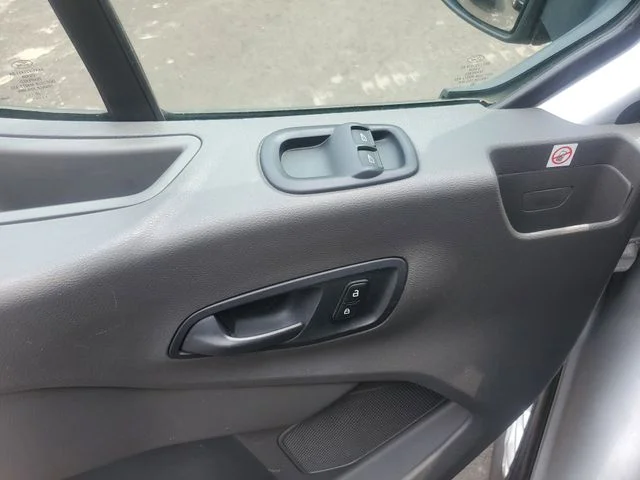 2020 Ford Transit Passenger Van XL - Photo 8