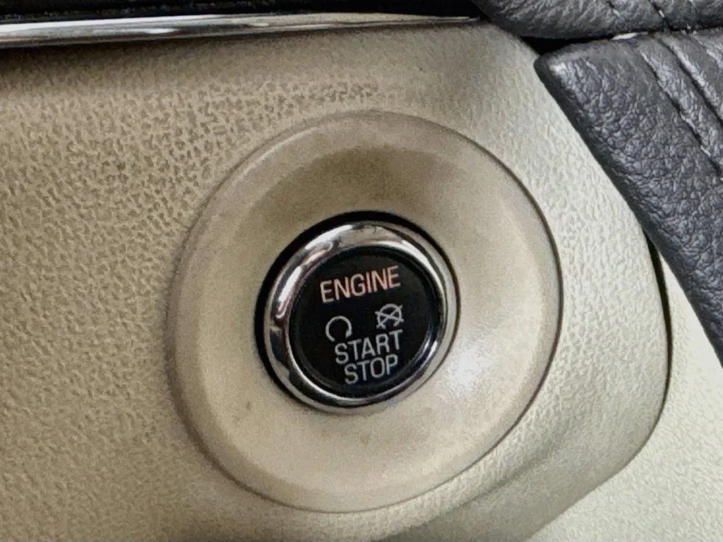 Used 2019 White Lincoln Standard image 19