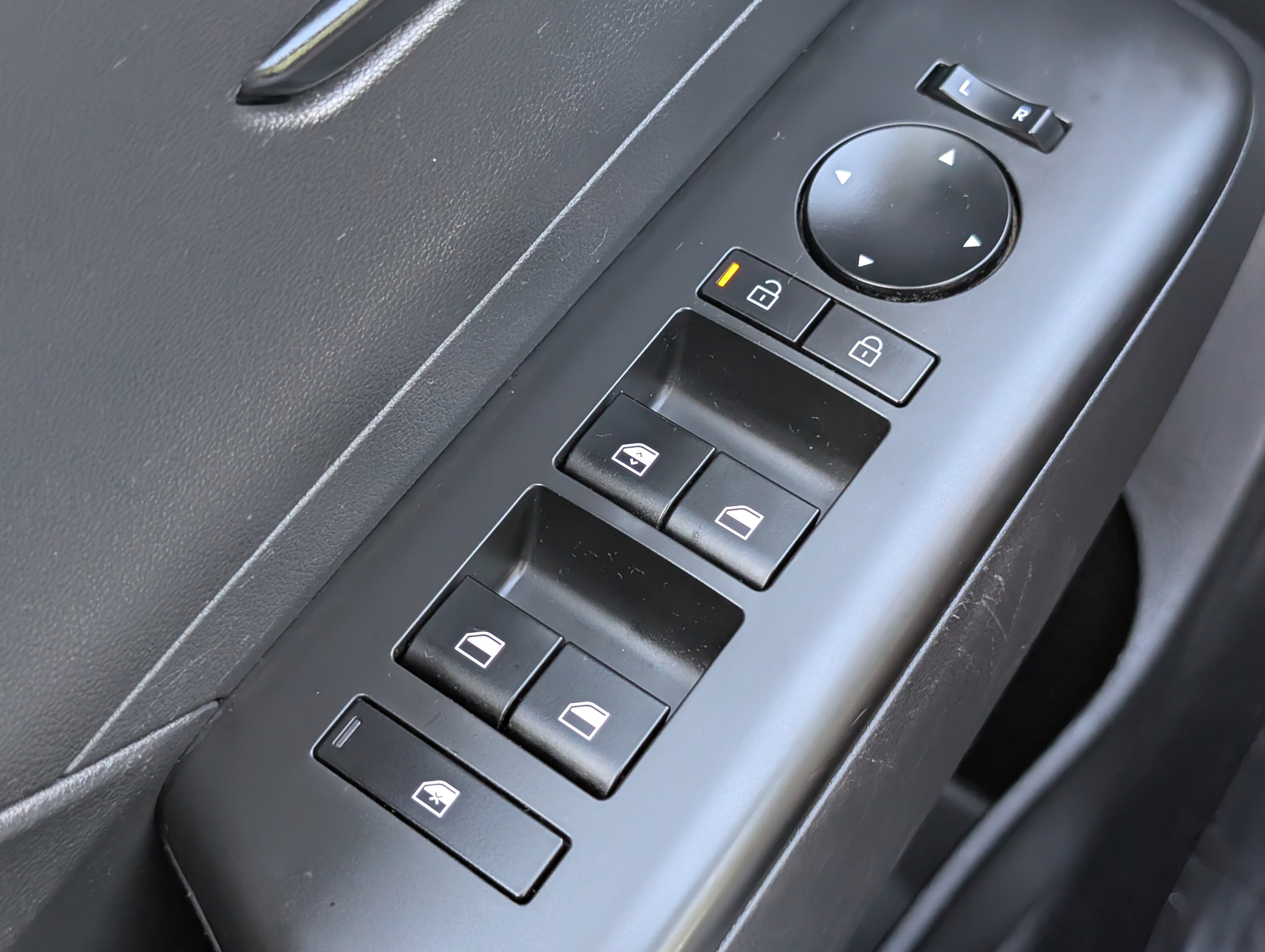 Used 2025 Neoteric Yellow Hyundai SEL image 11
