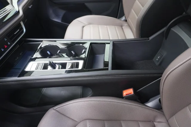 New 2026 Pure Gray Volkswagen 2.0T SEL image 33