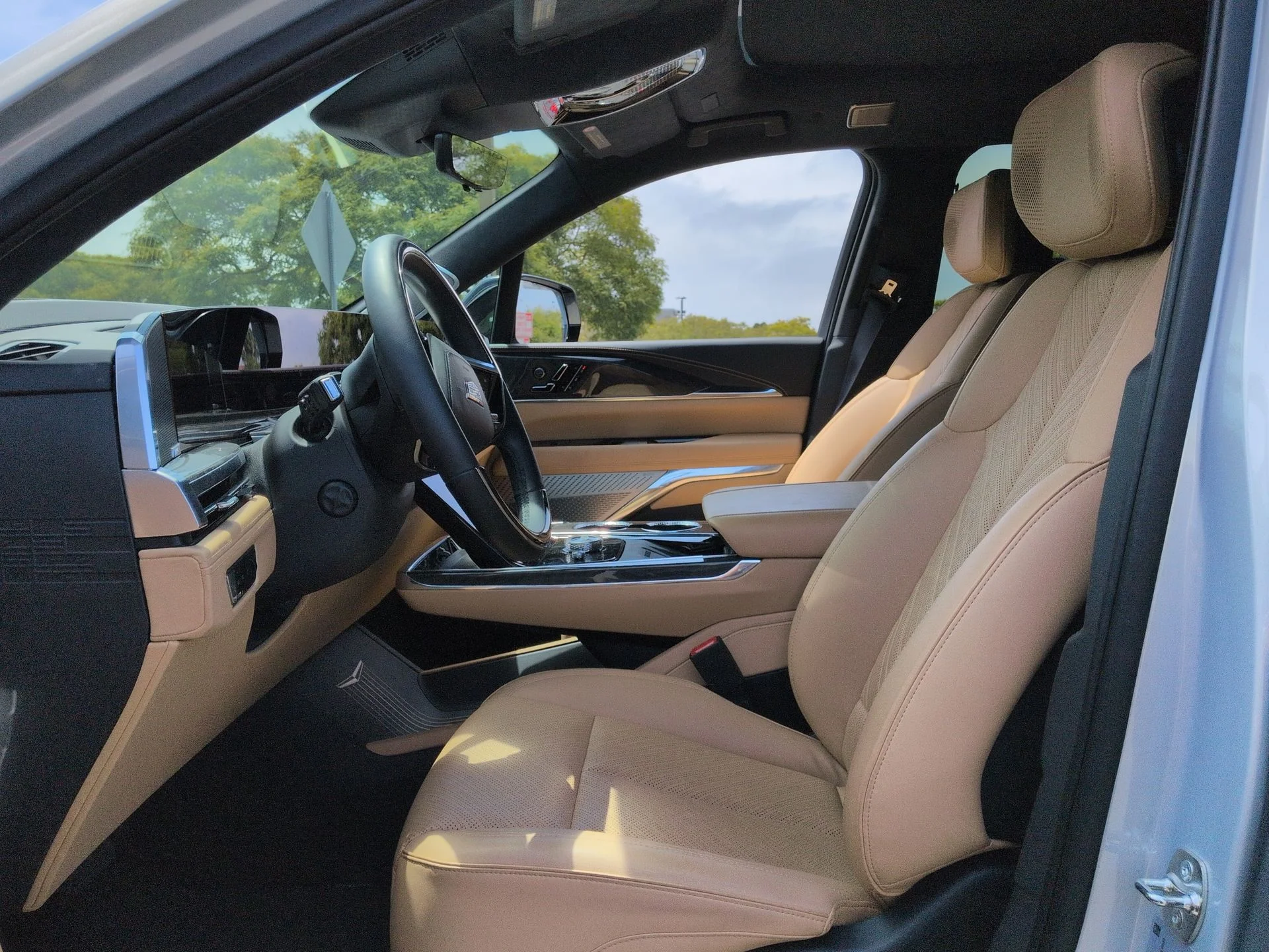 Used 2025 Silver Cadillac Luxury 2 image 19