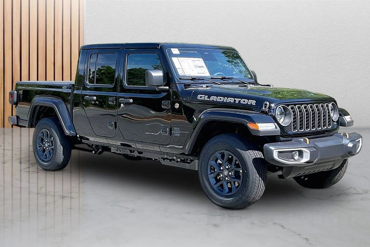 New 2026 Black Clear-Coat Exterior Paint Jeep 85th Anniversary Edition image 2