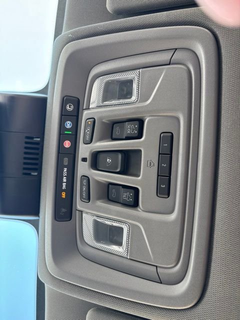 Used 2023 White GMC SLT image 13