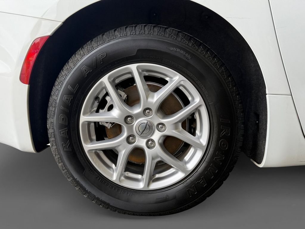 Used 2024 White Chrysler Touring L image 10