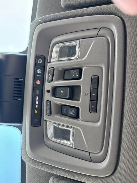 Used 2023 White GMC SLT image 13